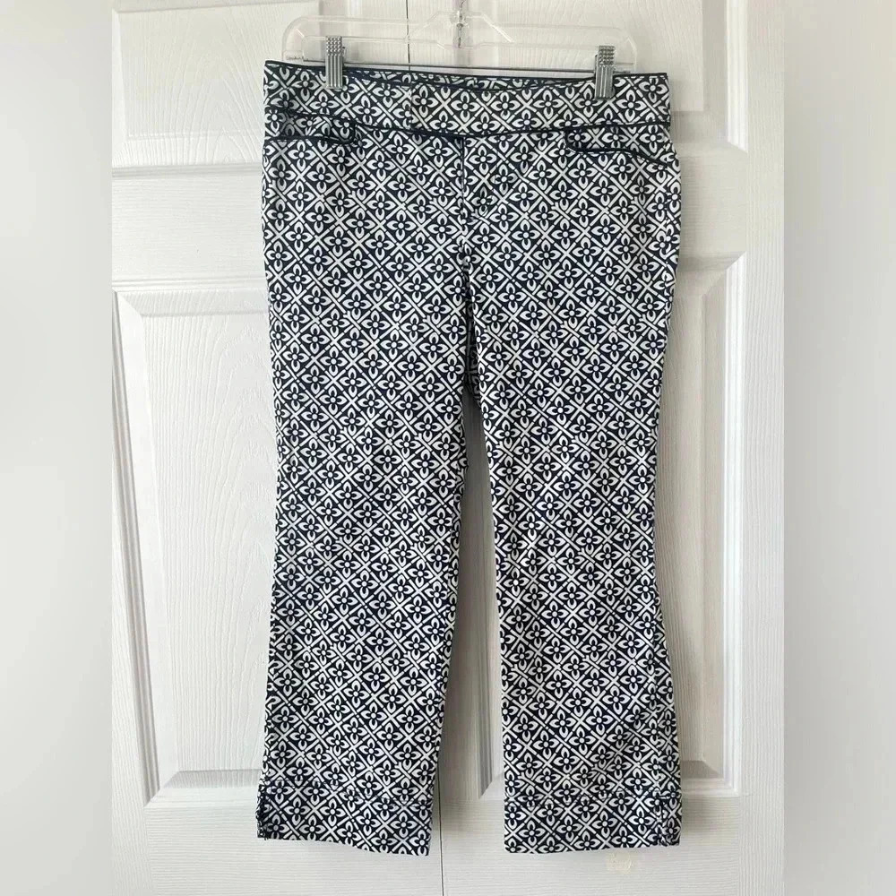 Lilly Pulitzer Horse Of Course + Floral Corduroy Capris Palm Beach Fit Size 4 - Picture 3 of 16